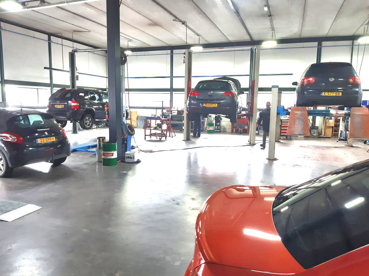 De werkplaats van Garage Boerebach in Oudkarspel
