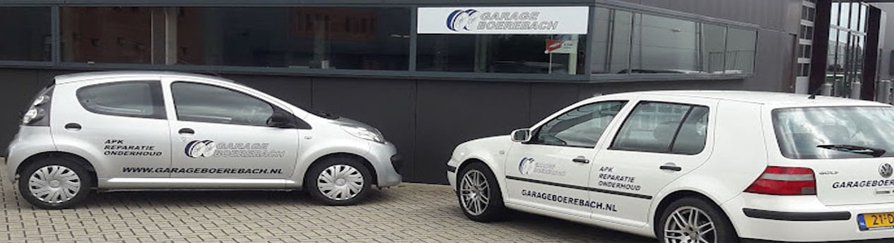 Voorkant van Garage Boerebach in Oudkarspel